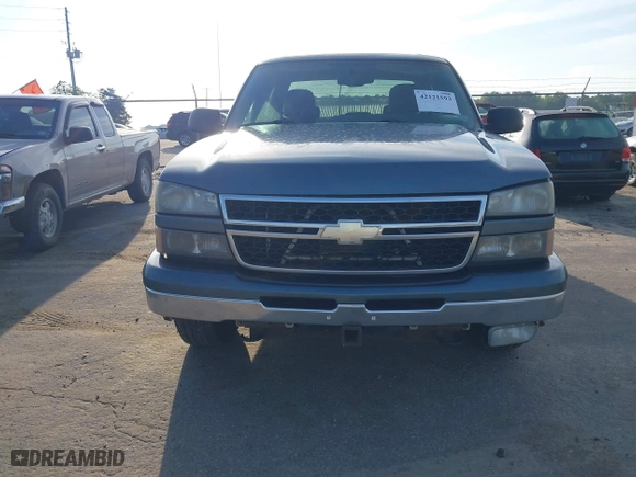 2006 Chevrolet Silverado 1500 LT2 with VIN 2GCEC13Z761347531, listed as a IAAI auction lot 42121593 with 344,438 mi miles. Bid and sale history available at carsss.com. Image 6.