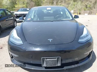 2018 Tesla Model 3 Long Range Battery z VIN 5YJ3E1EB6JF086612, wystawiony jako IAAI lot #42149440 z przebiegiem 101 170 mil mil oraz . Historia ofert i sprzedaży dostępna na DreamBid. Obrazek 12.