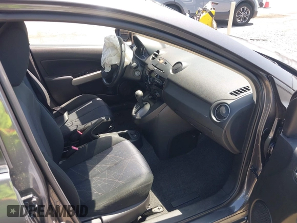 2014 Mazda 2 Sport z VIN JM1DE1KY8E0172828, wystawiony jako IAAI lot #42374758 z przebiegiem 120 180 mil mil oraz . Historia ofert i sprzedaży dostępna na DreamBid. Obrazek 5.