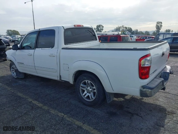2005 Toyota Tundra SR5 with VIN 5TBET34115S469628, listed as a IAAI auction lot 40945137 with 1 mi miles. Bid and sale history available at carsss.com. Image 3.