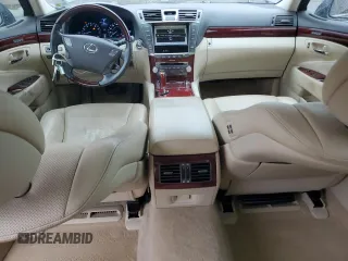 2012 Lexus LS 460 L z VIN JTHGL5EF1C5045907, wystawiony jako Copart lot #54168465 z przebiegiem 55 688 mil mil oraz Szkody całkowita. Historia ofert i sprzedaży dostępna na DreamBid. Obrazek 8.