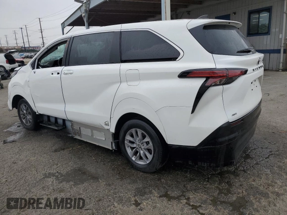 2022 Toyota Sienna LE с VIN 5TDKSKFC3NS070984, выставлен на аукционе Copart как лот 60705265 с пробегом 10 846 миль миль и Чистый • Clean title. История ставок и продаж доступна на DreamBid. Изображение 2.