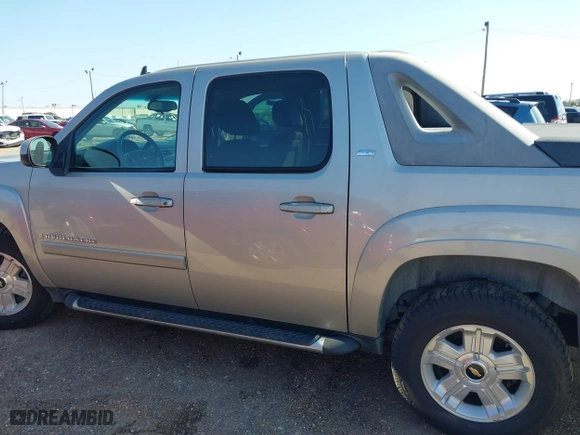 2009 Chevrolet Avalanche LT w/2LT with VIN 3GNFK22049G153834, listed as a IAAI auction lot 41770171 with 280,608 mi miles. Bid and sale history available at carsss.com. Image 14.