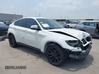 2013 BMW X6 xDrive35i z VIN 5UXFG2C59DL785100, wystawiony jako IAAI lot #42297538 z przebiegiem 177 407 mil mil oraz . Historia ofert i sprzedaży dostępna na DreamBid. Obrazek 1.