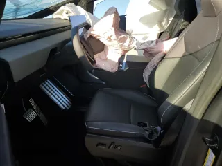 2024 Tesla Cybertruck z VIN 7G2CEHED5RA031195, wystawiony jako Copart lot #86002214 z przebiegiem 8 546 mil mil oraz Szkoda całkowita • Salvage title. Historia ofert i sprzedaży dostępna na DreamBid. Obrazek 7.