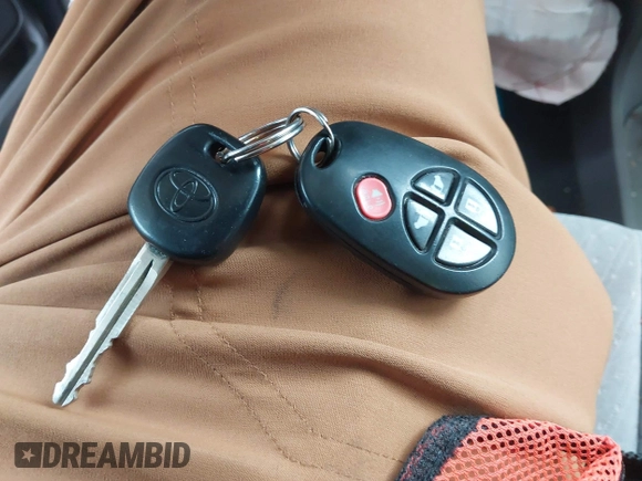 2018 Toyota Sienna LE Auto Access Seat with VIN 5TDKZ3DC6JS904910, listed as a IAAI auction lot 41138869 with 109,900 mi miles and . Bid and sale history available at DreamBid. Image 11.
