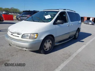 2000 Toyota Sienna LE with VIN 4T3ZF13C2YU171440, listed as a IAAI auction lot 42045373 with 1 mi miles. Bid and sale history available at carsss.com. Image 2.