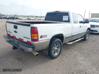 2002 Chevrolet Silverado 1500 LT with VIN 2GCEK19T821377914, listed as a IAAI auction lot 41955722 with 197,892 mi miles. Bid and sale history available at carsss.com. Image 4.