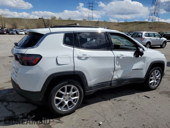 2023 Jeep Compass Latitude Lux с VIN 3C4NJDFN3PT517934, выставлен на аукционе Copart как лот 54015345 с пробегом 13 279 миль миль и Списание • Salvage title. История ставок и продаж доступна на DreamBid. Изображение 3.