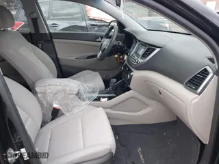 2017 Hyundai Tucson SE Plus with VIN KM8J33A49HU584557, listed as a IAAI auction lot 41853951 with 105,602 mi miles. Bid and sale history available at carsss.com. Image 5.