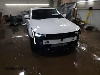 2023 Cadillac CT4 V-Series z VIN 1G6DH5RL6P0125456, wystawiony jako Copart lot #46473995 z przebiegiem 26 353 mil mil oraz Szkoda całkowita • Salvage title. Historia ofert i sprzedaży dostępna na DreamBid. Obrazek 14.