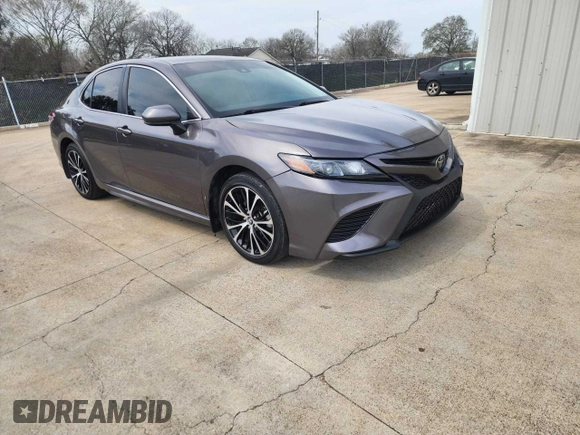 2020 Toyota Camry SE with VIN 4T1G11AKXLU352366, listed as a Copart auction lot 52066575 with 39,688 mi miles and Clean Title. Bid and sale history available at carsss.com. Image 1.