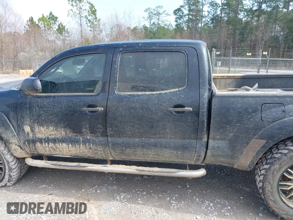 2013 Toyota Tacoma with VIN 3TMMU4FN1DM062090, listed as a IAAI auction lot 41572140 with 246,070 mi miles. Bid and sale history available at carsss.com. Image 14.
