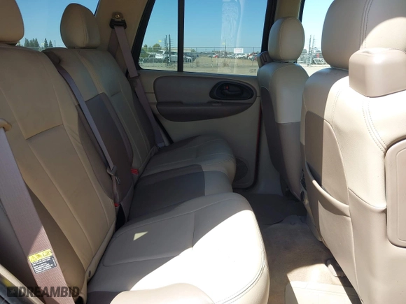 2004 Chevrolet TrailBlazer LT with VIN 1GNDS13S842376090, listed as a IAAI auction lot 42075638 with 112,519 mi miles. Bid and sale history available at carsss.com. Image 8.