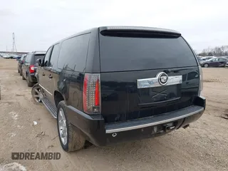 2007 Cadillac Escalade ESV with VIN 1GYFK66857R214812, listed as a IAAI auction lot 41497739 with 188,884 mi miles. Bid and sale history available at carsss.com. Image 3.