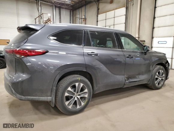 2020 Toyota Highlander XLE with VIN 5TDGZRBH3LS017789, listed as a Copart auction lot 47644425 with 99,548 mi miles and Salvage Title. Bid and sale history available at carsss.com. Image 3.