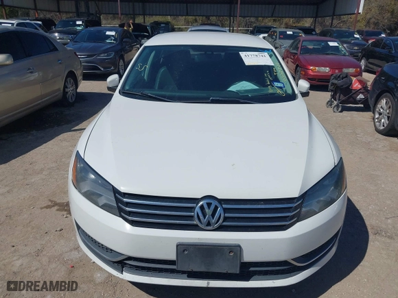 2013 Volkswagen Passat SE with VIN 1VWBP7A35DC086378, listed as a IAAI auction lot 41778741 with 182,726 mi miles. Bid and sale history available at carsss.com. Image 6.