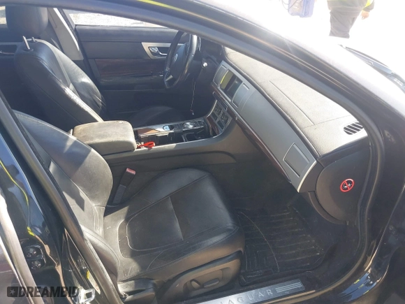 2013 Jaguar XF I4 RWD with VIN SAJWA0ES6DPS81365, listed as a IAAI auction lot 41731614 with 118,060 mi miles. Bid and sale history available at carsss.com. Image 5.