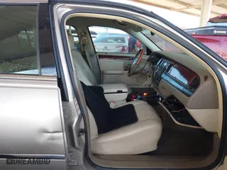2003 Lincoln Town Car Signature with VIN 1LNHM82W63Y614544, listed as a IAAI auction lot 41917423 with 194,871 mi miles. Bid and sale history available at carsss.com. Image 5.