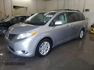 2011 Toyota Sienna XLE AAS z VIN 5TDYK3DC4BS011036, wystawiony jako Copart lot #55067545 z przebiegiem 160 560 mil mil oraz Szkoda całkowita • Salvage title. Historia ofert i sprzedaży dostępna na DreamBid. Obrazek 1.