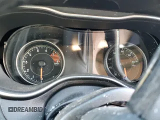 2021 Jeep Cherokee Limited z VIN 1C4PJLDX1MD183475, wystawiony jako Copart lot #88895655 z przebiegiem Nie podano mil oraz Szkoda całkowita • Salvage title. Historia ofert i sprzedaży dostępna na DreamBid. Obrazek 9.