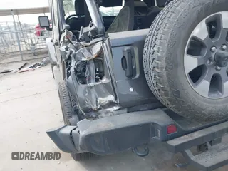 2018 Jeep Wrangler Unlimited Sahara z VIN 1C4HJXEG5JW194523, wystawiony jako IAAI lot #42056557 z przebiegiem 71 141 mil mil oraz . Historia ofert i sprzedaży dostępna na DreamBid. Obrazek 17.