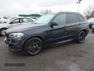 2015 BMW X5 xDrive35i z VIN 5UXKR0C59F0K65982, wystawiony jako IAAI lot #41827942 z przebiegiem 81 019 mil mil oraz . Historia ofert i sprzedaży dostępna na DreamBid. Obrazek 2.