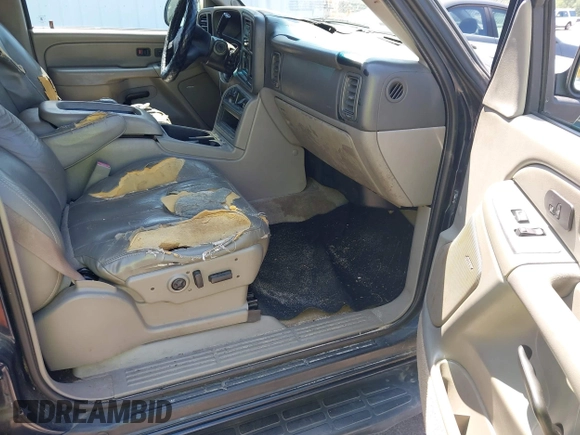 2004 Chevrolet Suburban LS with VIN 3GNEC16Z94G217595, listed as a IAAI auction lot 42566525 with 289,632 mi miles and . Bid and sale history available at DreamBid. Image 5.