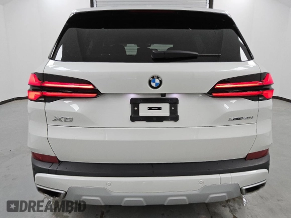 2024 BMW X5 xDrive40i z VIN 5UX23EU01R9T52728, wystawiony jako Copart lot #49401515 z przebiegiem 512 mil mil oraz Tytuł czysty. Historia ofert i sprzedaży dostępna na DreamBid. Obrazek 6.