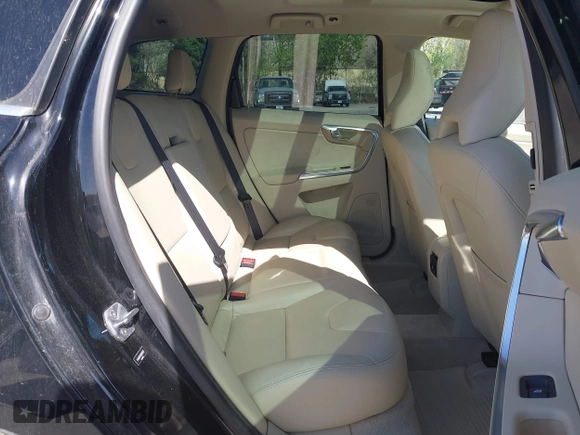 2016 Volvo XC60 T5 Premier with VIN YV4612RK8G2800032, listed as a IAAI auction lot 42173789 with 107,561 mi miles. Bid and sale history available at carsss.com. Image 8.