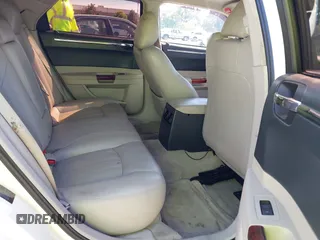 2005 Chrysler 300 C z VIN 2C3AA63H35H519914, wystawiony jako IAAI lot #42394360 z przebiegiem 173 026 mil mil oraz . Historia ofert i sprzedaży dostępna na DreamBid. Obrazek 8.