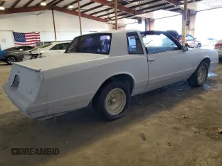 1988 Chevrolet Monte Carlo z VIN 1G1GZ11G3JP115201, wystawiony jako Copart lot #75502454 z przebiegiem 71 006 mil mil oraz Szkody całkowita. Historia ofert i sprzedaży dostępna na DreamBid. Obrazek 3.