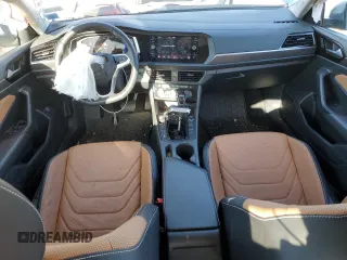 2024 Volkswagen Jetta SEL z VIN 3VWGM7BU9RM015373, wystawiony jako Copart lot #50797665 z przebiegiem 11 917 mil mil oraz Szkoda całkowita • Salvage title. Historia ofert i sprzedaży dostępna na DreamBid. Obrazek 8.