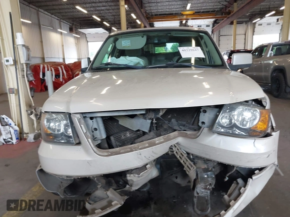 2005 Ford Expedition Limited with VIN 1FMFU20585LA92398, listed as a IAAI auction lot 40339627 with 154,554 mi miles. Bid and sale history available at carsss.com. Image 12.
