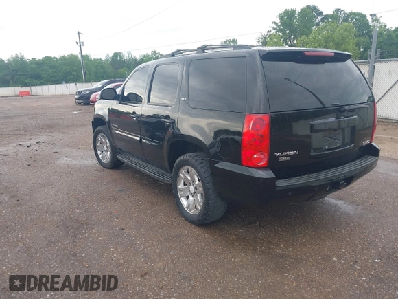 2008 GMC Yukon SLT 4SB z VIN 1GKFK13018J146391, wystawiony jako IAAI lot #42102852 z przebiegiem 305 880 mil mil oraz . Historia ofert i sprzedaży dostępna na DreamBid. Obrazek 3.