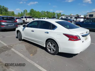 2015 Nissan Altima SV z VIN 1N4AL3AP9FC233381, wystawiony jako IAAI lot #42053865 z przebiegiem 176 593 mil mil oraz . Historia ofert i sprzedaży dostępna na DreamBid. Obrazek 3.