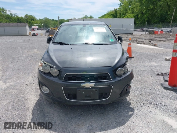2016 Chevrolet Sonic LTZ z VIN 1G1JE5SB5G4137710, wystawiony jako IAAI lot #42131625 z przebiegiem 152 941 mil mil oraz . Historia ofert i sprzedaży dostępna na DreamBid. Obrazek 12.