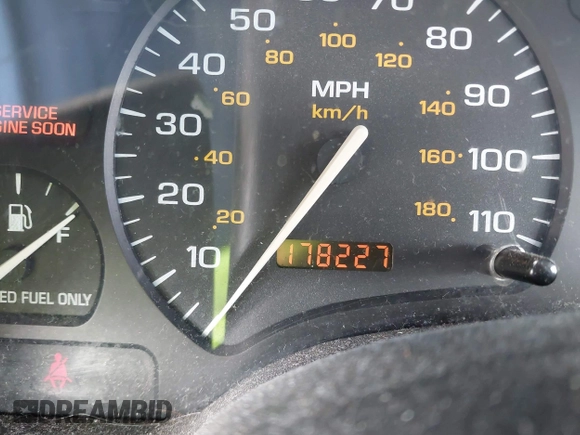 1999 Saturn SL with VIN 1G8ZH5284XZ318834, listed as a IAAI auction lot 41486518 with 178,227 mi miles. Bid and sale history available at carsss.com. Image 7.