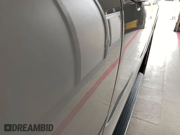2019 Ford Expedition XLT with VIN 1FMJU1JT0KEA88556, listed as a IAAI auction lot 42062354 with 81,668 mi miles. Bid and sale history available at carsss.com. Image 1.
