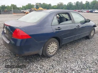 2007 Honda Accord VP z VIN 1HGCM56117A014297, wystawiony jako IAAI lot #42360678 z przebiegiem 313 163 mil mil oraz . Historia ofert i sprzedaży dostępna na DreamBid. Obrazek 4.