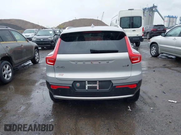 2024 Volvo XC40 Core Bright Theme with VIN YV4L12UK9R2311071, listed as a IAAI auction lot 42295970 with 7,113 mi miles and . Bid and sale history available at DreamBid. Image 16.