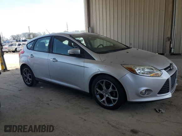 2013 Ford Focus SE with VIN 1FADP3K2XDL205333, listed as a Copart auction lot 54397975 with 104,019 mi miles and Clean Title. Bid and sale history available at carsss.com. Image 4.