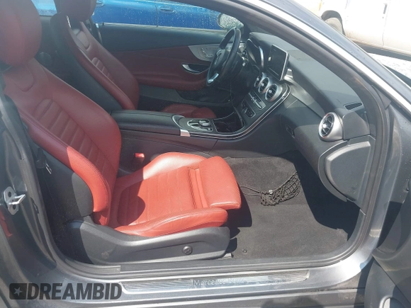 2018 Mercedes-Benz C 300 z VIN WDDWJ4KB3JF681630, wystawiony jako IAAI lot #40327445 z przebiegiem 90 967 mil mil oraz . Historia ofert i sprzedaży dostępna na DreamBid. Obrazek 5.