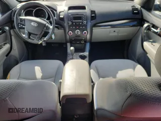 2011 Kia Sorento LX z VIN 5XYKT3A12BG184119, wystawiony jako Copart lot #60678945 z przebiegiem Nie podano mil oraz Czysty tytuł • Clean title. Historia ofert i sprzedaży dostępna na DreamBid. Obrazek 8.
