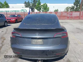 2020 Tesla Model 3 Standard Range Plus z VIN 5YJ3E1EA4LF597181, wystawiony jako IAAI lot #42283159 z przebiegiem 109 993 mil mil oraz . Historia ofert i sprzedaży dostępna na DreamBid. Obrazek 15.