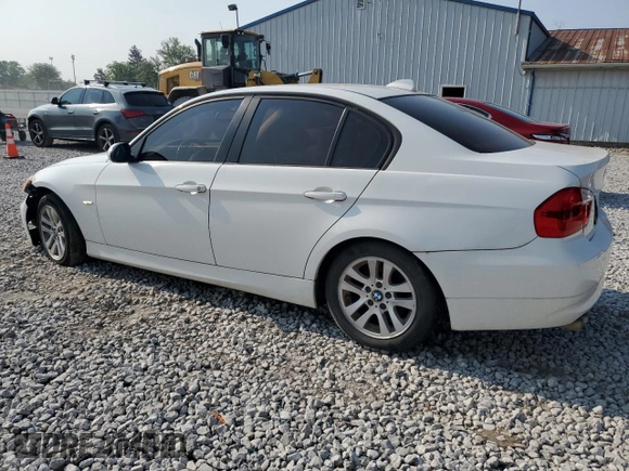 2007 BMW 3 Series 328i with VIN WBAVA33557KX74414, listed as a Copart auction lot 59158635 with 135,672 mi miles and Clean title. Bid and sale history available at DreamBid. Image 2.