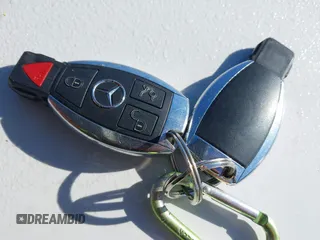 2004 Mercedes-Benz CLK 320 z VIN WDBTK65G34T016762, wystawiony jako IAAI lot #41430662 z przebiegiem Nie podano mil oraz . Historia ofert i sprzedaży dostępna na DreamBid. Obrazek 11.
