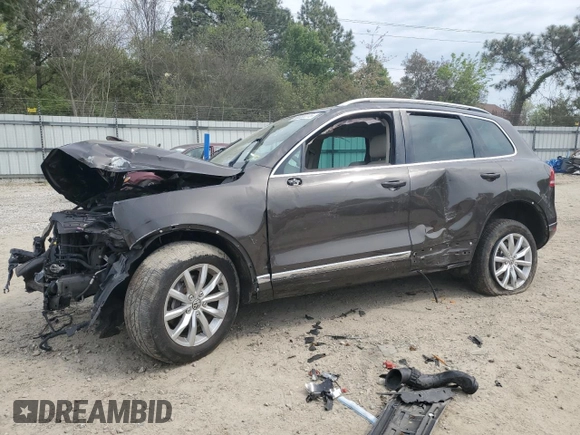 2016 Volkswagen Touareg Sport z VIN WVGEF9BP3GD013102, wystawiony jako Copart lot #53333375 z przebiegiem Nie podano mil oraz Szkoda całkowita • Salvage title. Historia ofert i sprzedaży dostępna na DreamBid. Obrazek 1.