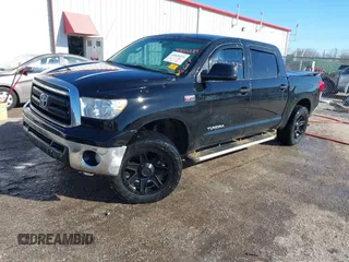 2011 Toyota Tundra z VIN 5TFEY5F12BX115107, wystawiony jako IAAI lot #41426224 z przebiegiem 143 487 mil mil oraz . Historia ofert i sprzedaży dostępna na DreamBid. Obrazek 2.