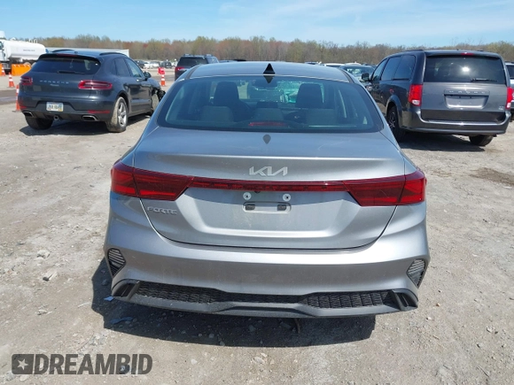 2024 Kia Forte LXS z VIN 3KPF24AD0RE713420, wystawiony jako IAAI lot #42091051 z przebiegiem 36 875 mil mil oraz . Historia ofert i sprzedaży dostępna na DreamBid. Obrazek 16.